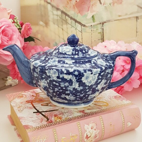 Blue & White Chelsea Art Pottery Chintz Teapot Christmas Gift for Tea Lover - Picture 2 of 11